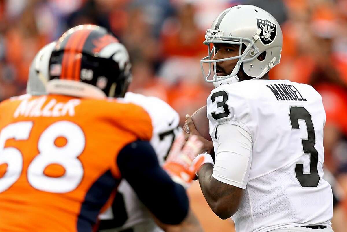 Buffalo Bills quarterback EJ Manuel (3) warms up before the game