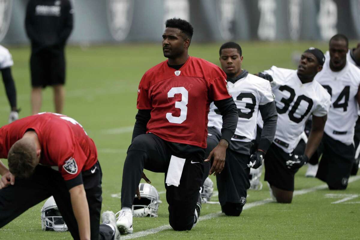 Oakland Raiders quarterback EJ Manuel (3) stretches during the team's organized team activity at its NFL football training facility Tuesday, May 30, 2017, in Alameda, Calif. (AP Photo/Marcio Jose Sanchez)