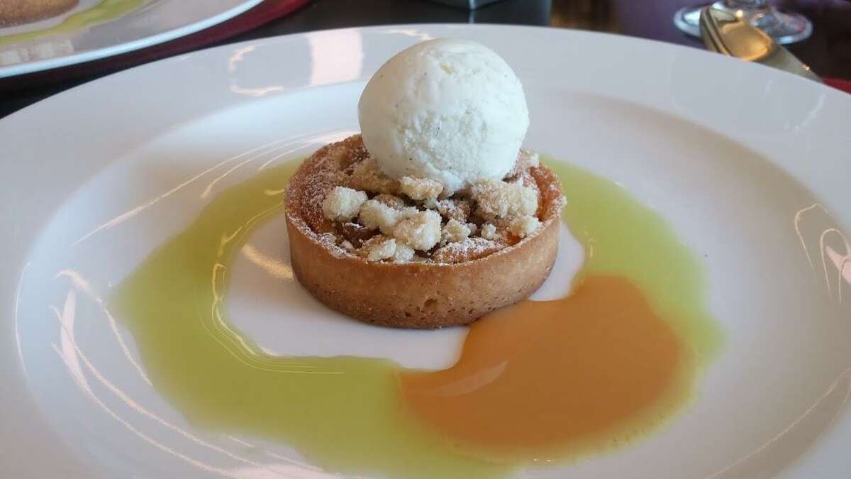 Apple tart with caramel and apple extract.