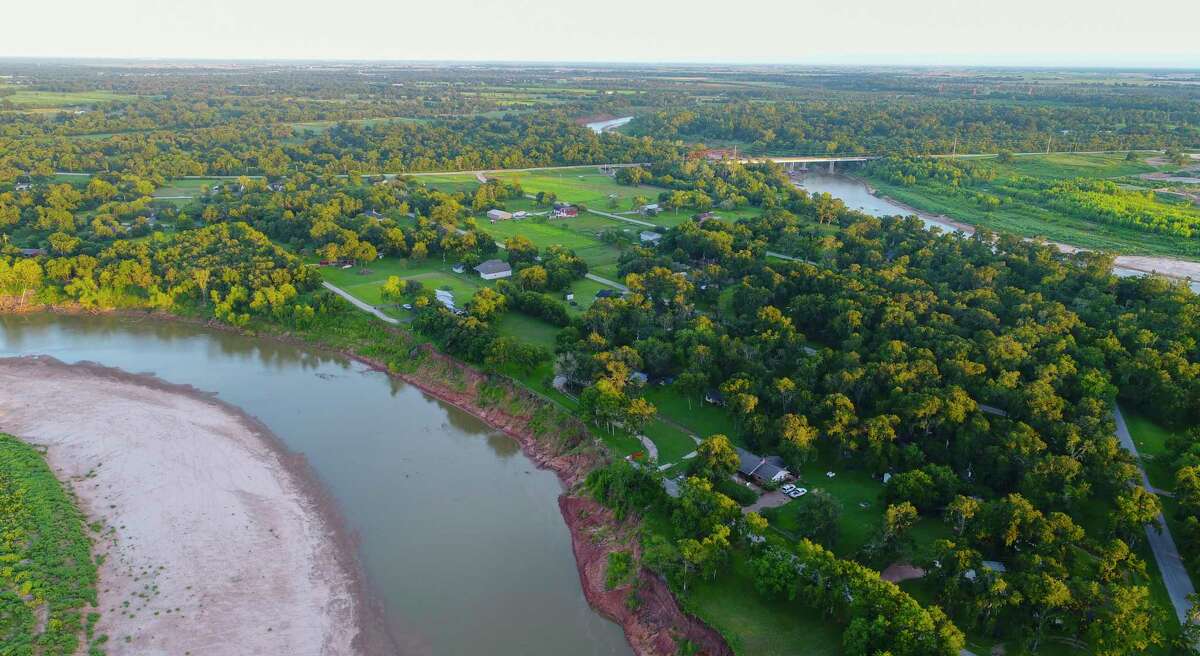 Brazos River carving ever-changing path of destruction in Fort Bend County