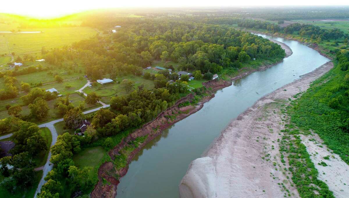Brazos River carving everchanging path of destruction in Fort Bend County