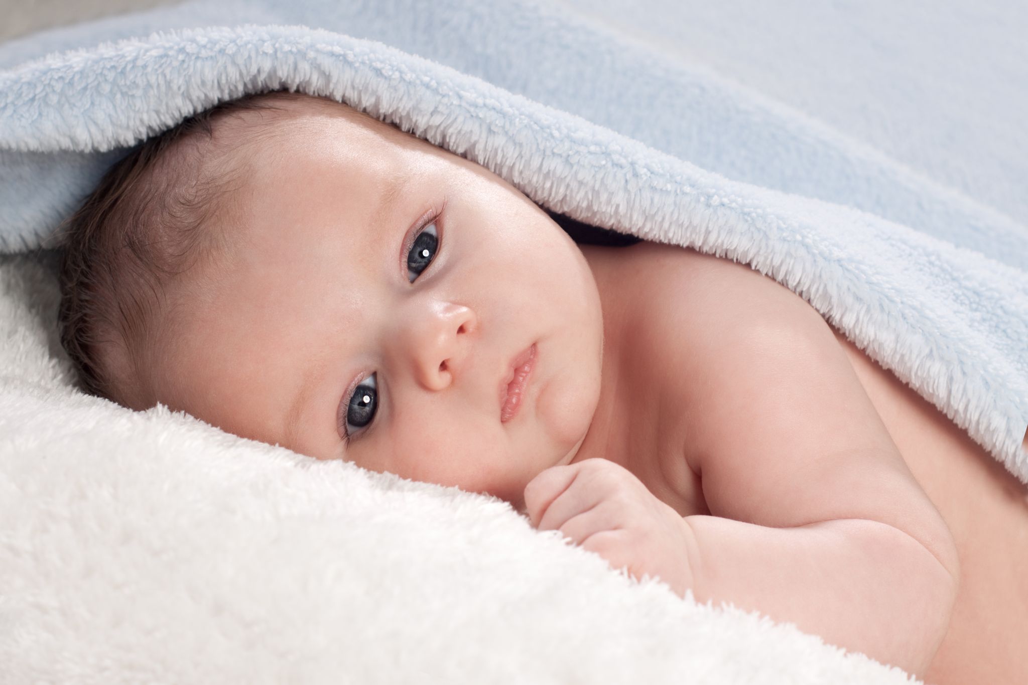 Новорожденные с голубыми глазами