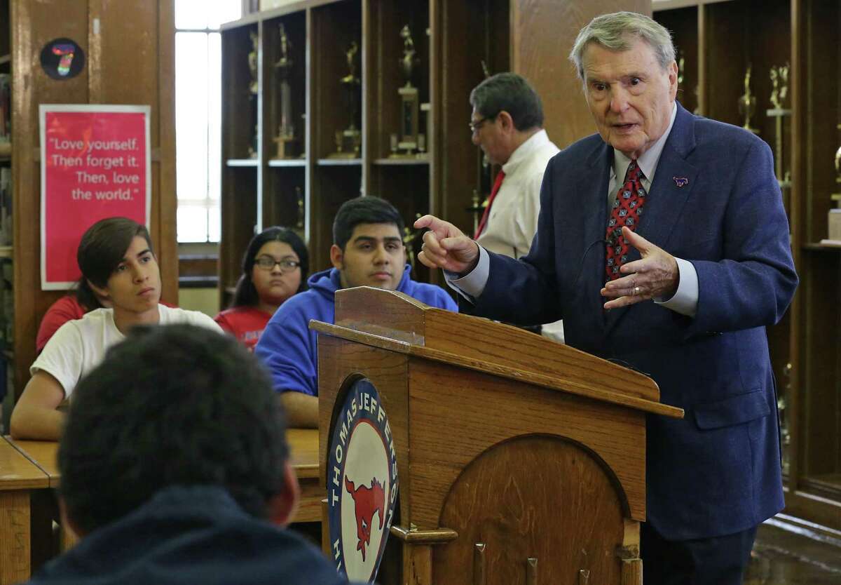 Jim Lehrer, a 1952 graduate of Jefferson High School, speaks to journalism students at the school during a visit in 2017. The San Antonio Independent School District awarded him the Inspire Award for Outstanding District Alumni. Lehrer died Thursday at 85.