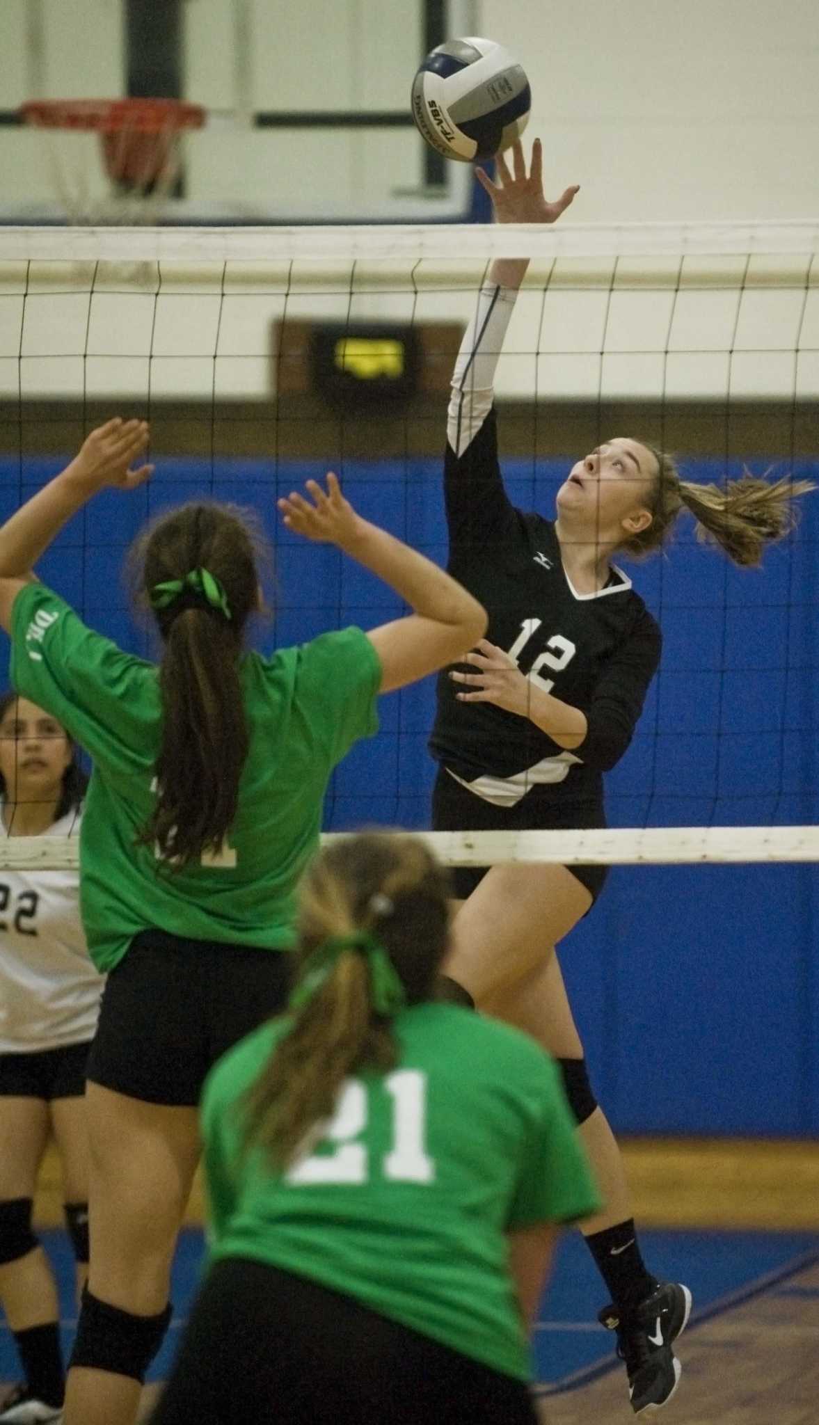 Brookfield volleyball team wins third straight