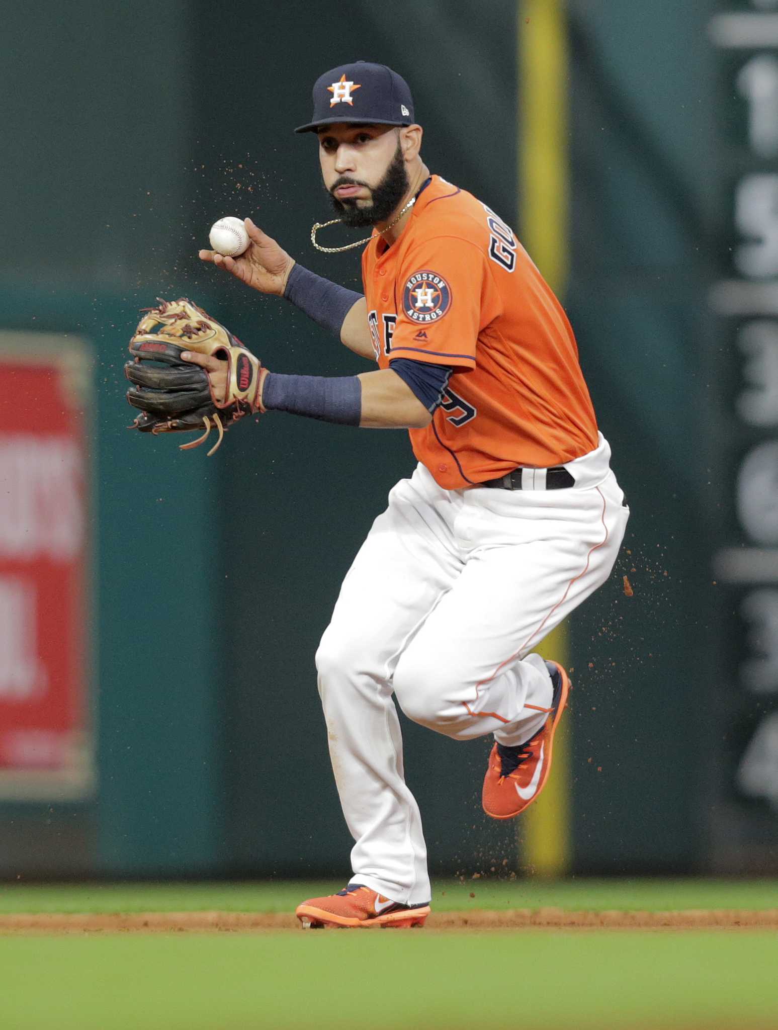 Astros' Marwin Gonzalez has glove, will travel