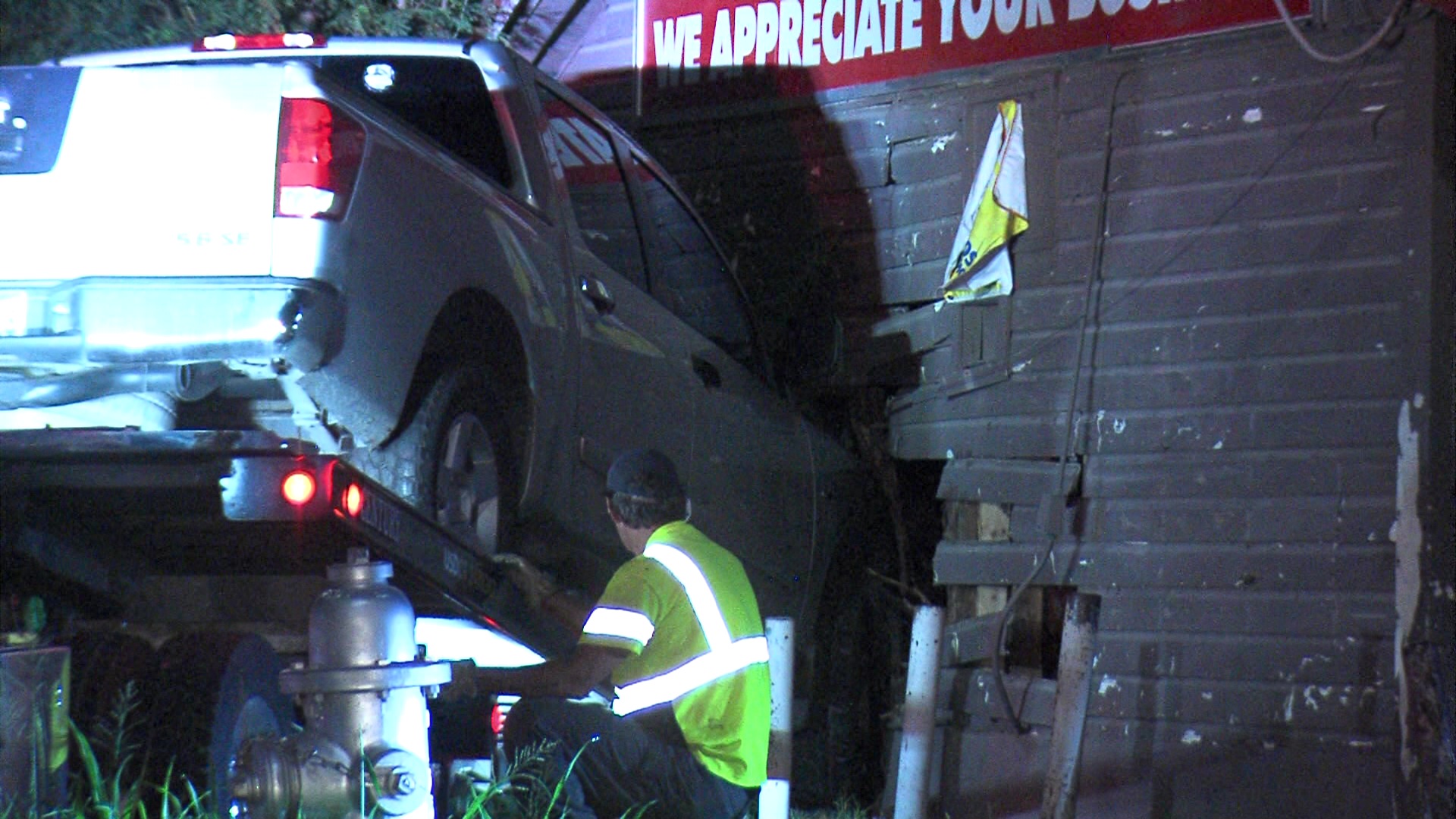 Sapd Drunk Driver Crashes Into Abandoned South Side Store While Being Chased By Woman 4129