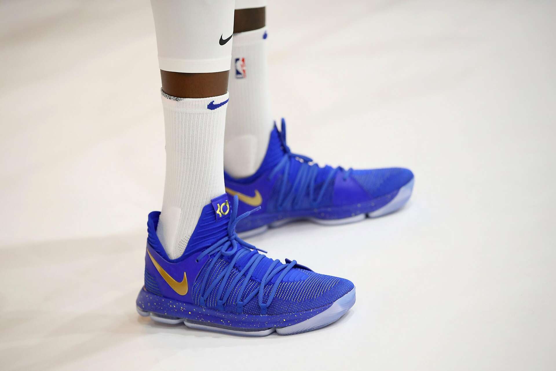 Why Kevin Durant s shoes fall off at an unprecedented rate explained