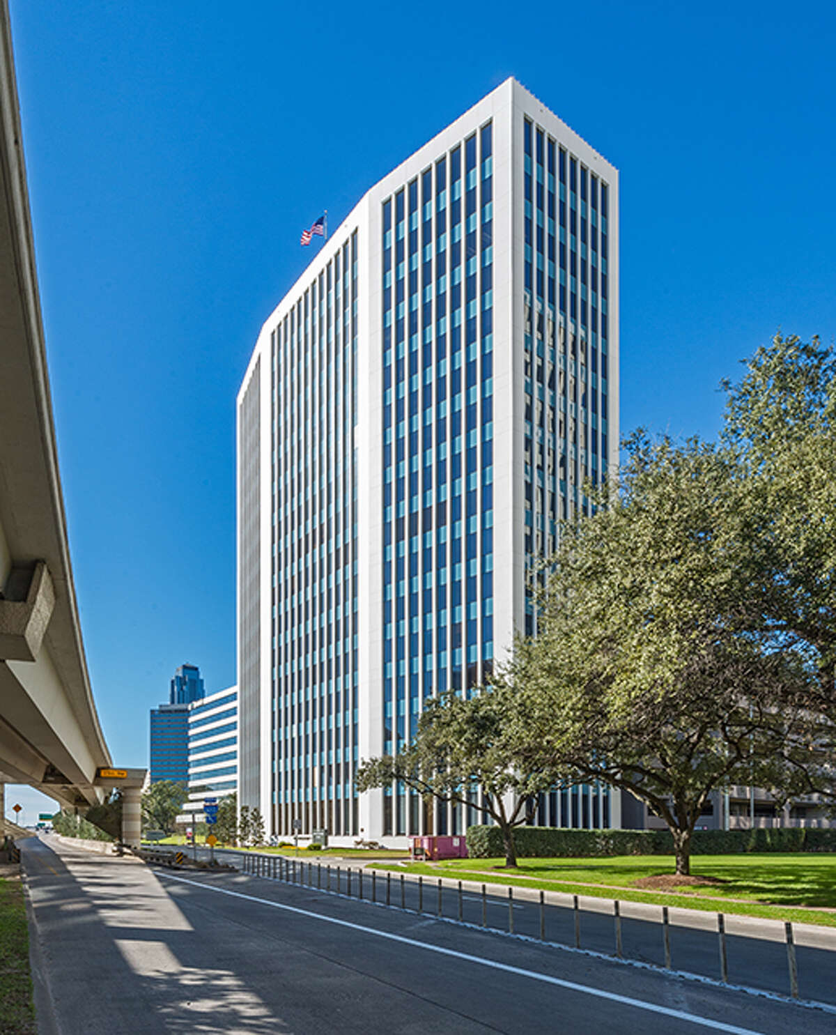 Level X Group has acquired  2100 West Loop South, a 16-story building in the Galleria area.