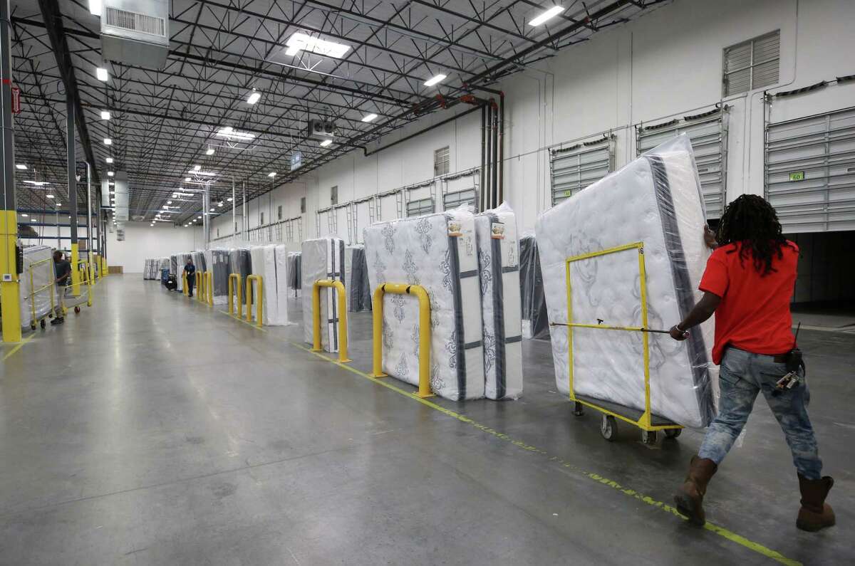 Serta Simmons Bedding has opened a new 265,000 square feet factory and will employ more than 100 full-time employee Thursday, Oct. 5, 2017, in Houston. ( Godofredo A. Vasquez / Houston Chronicle )