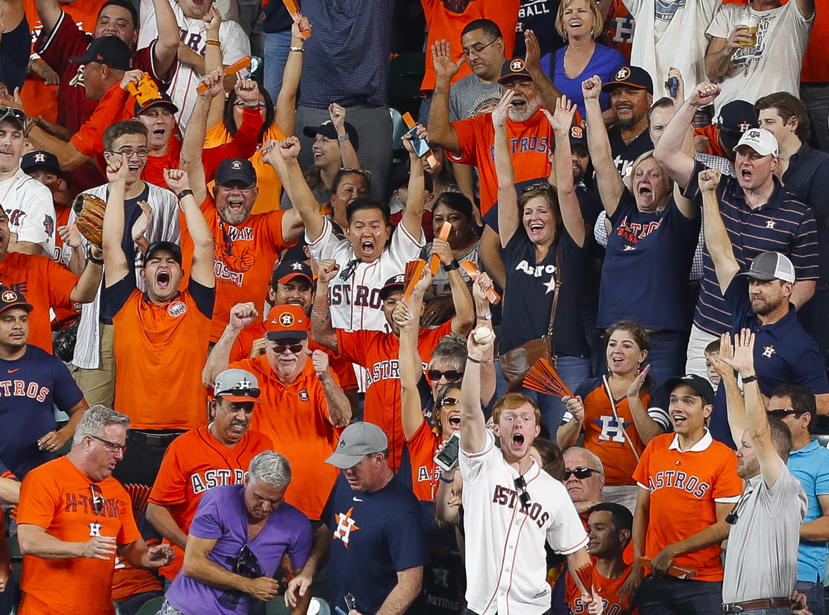 Astros fans team up in epic game of catch to return dropped hat at