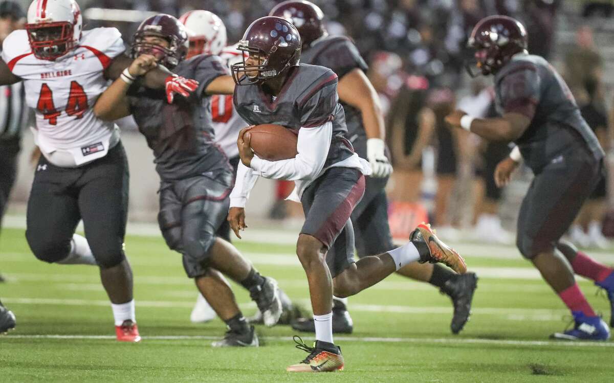 Heights running back Curtis Melrose runs for a gain during first half action during Bellaire vs. Heights at Delmar Stadium Friday, Oct. 6, 2017, in Houston. ( Steve Gonzales / Houston Chronicle )