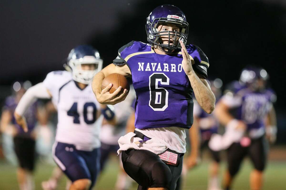 Navarro quarterback Will Eveld takes off on a 68-yard touchdown run on the opening play of the game duringtheir non-district football game with Central Catholic at Navarros's Erwin Lee Field on Friday, Oct. 6, 2017. MARVIN PFEIFFER/mpfeiffer@express-news.net