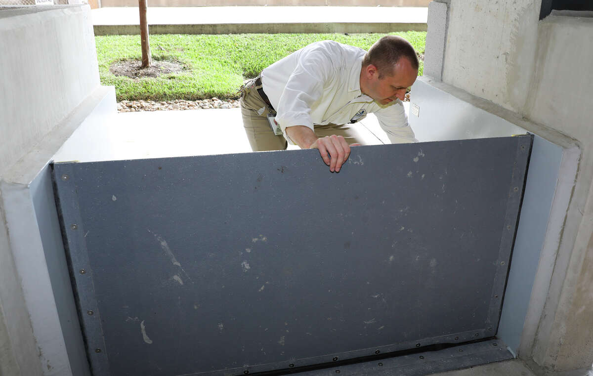 Zane Gifford, chief engineer for Riverview Realty Management Texas, demostrates a pediestrian flood gate at 3000 Post Oak office on Wednesday, Oct. 4, 2017, in Houston. ( Elizabeth Conley / Houston Chronicle )
