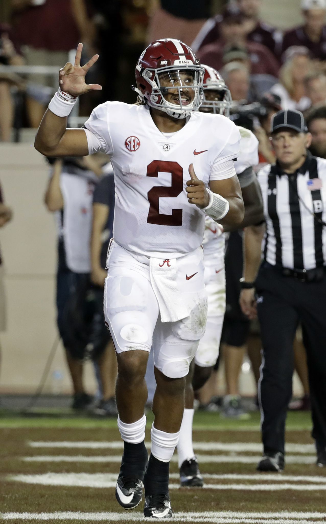 Alabama Crimson Tide quarterback Jalen Hurts (R) hugs defensive