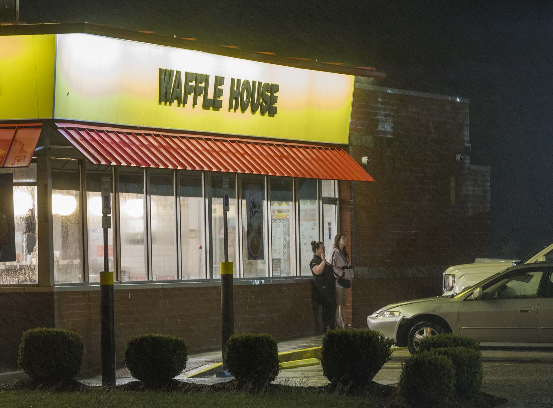 The lone employee at an Alabama Waffle House was swamped. So customers jumped behind the counter to help.