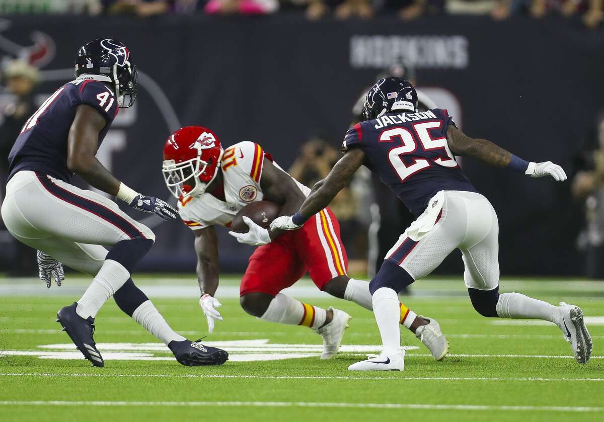 Kansas City Chiefs wide receiver Tyreek Hill (10) tries to avoid Houston Texans inside linebacker Zach Cunningham (41) and cornerback Kareem Jackson (25) during an NFL football game at NRG Stadium Sunday, Oct. 8, 2017 in Houston. ( Michael Ciaglo / Houston Chronicle)