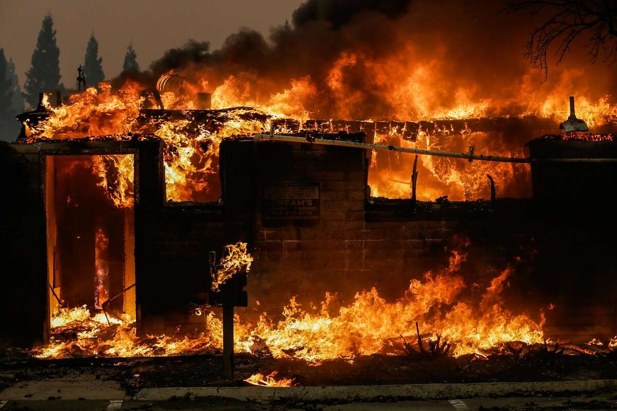 Many houses during the great fire. Пожар в доме культуры. Fire Country. Fatal Fire Studios.