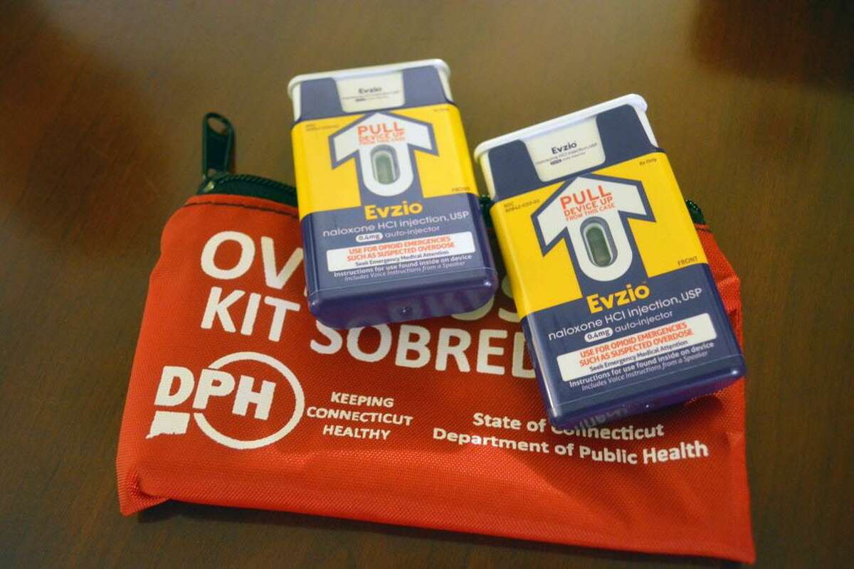 The Connecticut Department of Public Health donated 10 naloxone kits to Middlesex Hospital under a pilot program. The bags, which include two doses of Evzio, which can reverse an opioid overdose, will be given to emergency department patients who are at risk.