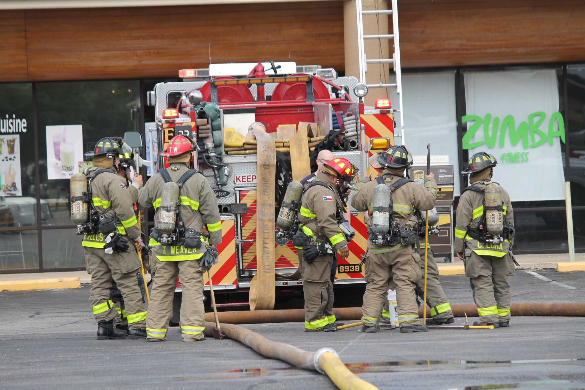 Firefighters Extinguish 2-alarm Fire In Culebra Shopping Center