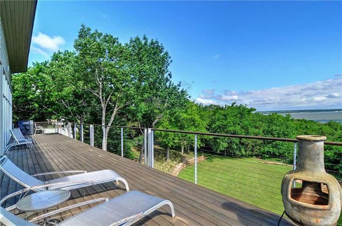 Unique glass lake house in Round Top; steelandglass home in Pottsboro