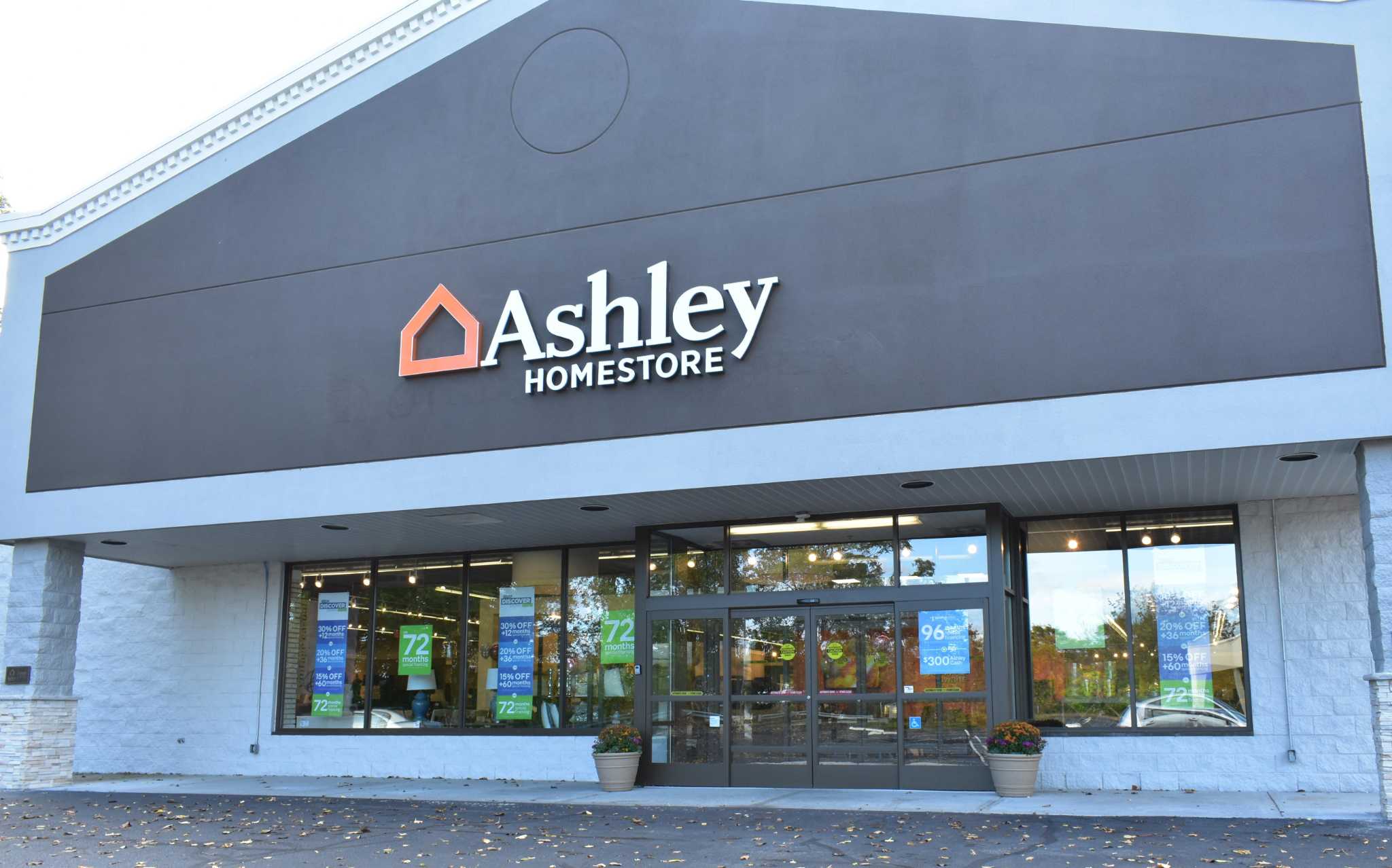 Furniture giant now open in Norwalk