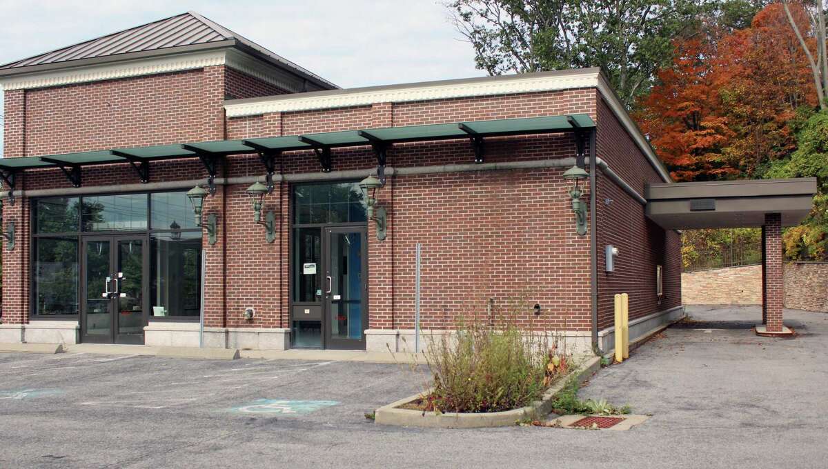 Cheers and jeers heard for new sports bar proposal on Black Rock Turnpike