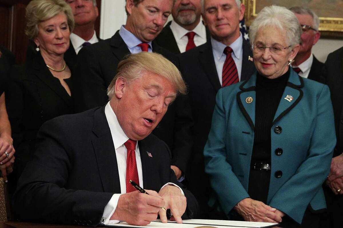 WASHINGTON, DC - OCTOBER 12: U.S. President Donald Trump signs an executive order as Sen. Rand Paul (R-KY), Vice President Mike Pence, and Rep. Virginia Foxx (R-NC) look on during an event in the Roosevelt Room of the White House October 12, 2017 in Washington, DC. President Trump signed the executive order to loosen restrictions on Affordable Care Act "to promote healthcare choice and competition." (Photo by Alex Wong/Getty Images)