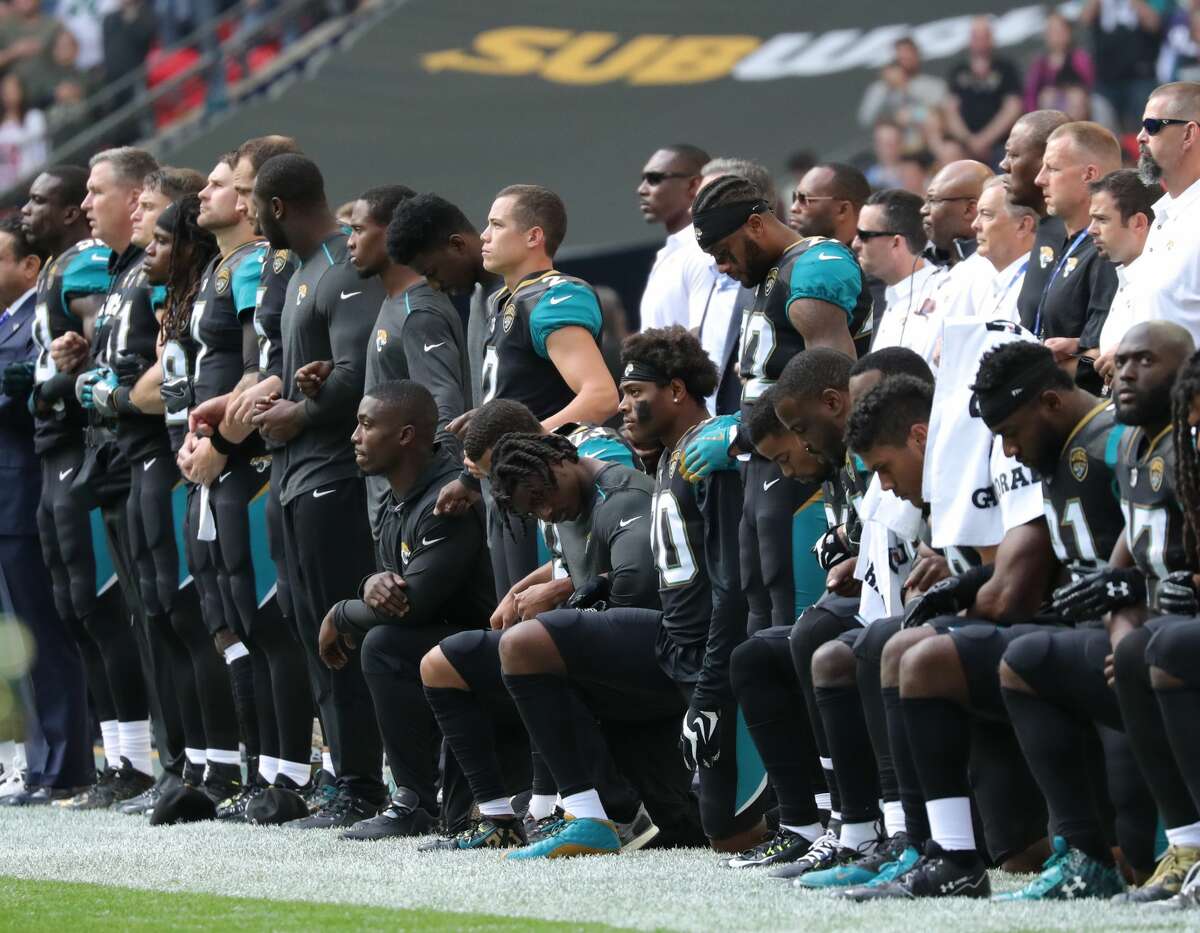 LONDON, ENGLAND - SEPTEMBER 24: Jacksonville Jaguars players kneel during the playing of the national anthem against the Baltimore Ravens at Wembley Stadium on September 24, 2017 in London, United Kingdom. (Photo by Mitchell Gunn/Getty Images)