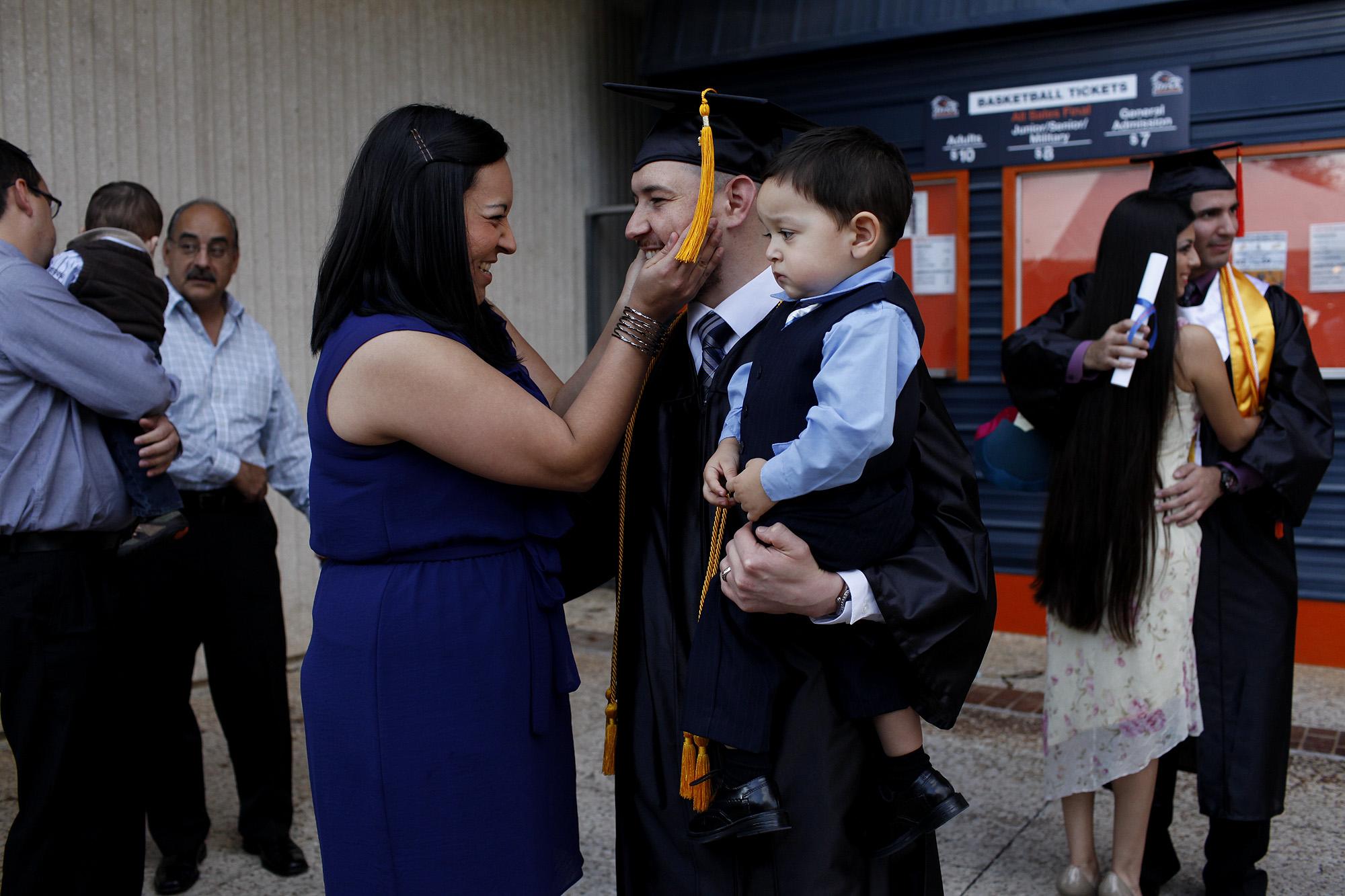College graduation remains elusive goal - San Antonio Express-News