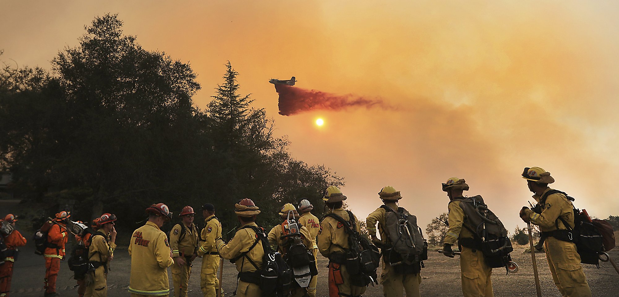 Watch a 747 'SuperTanker' drop retardant on wildfires in Geyserville