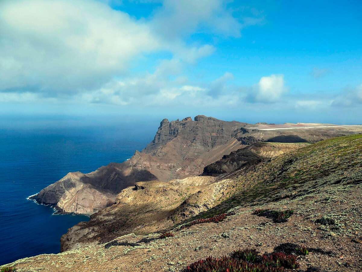 1st commercial flight brings remote St. Helena island to wider world