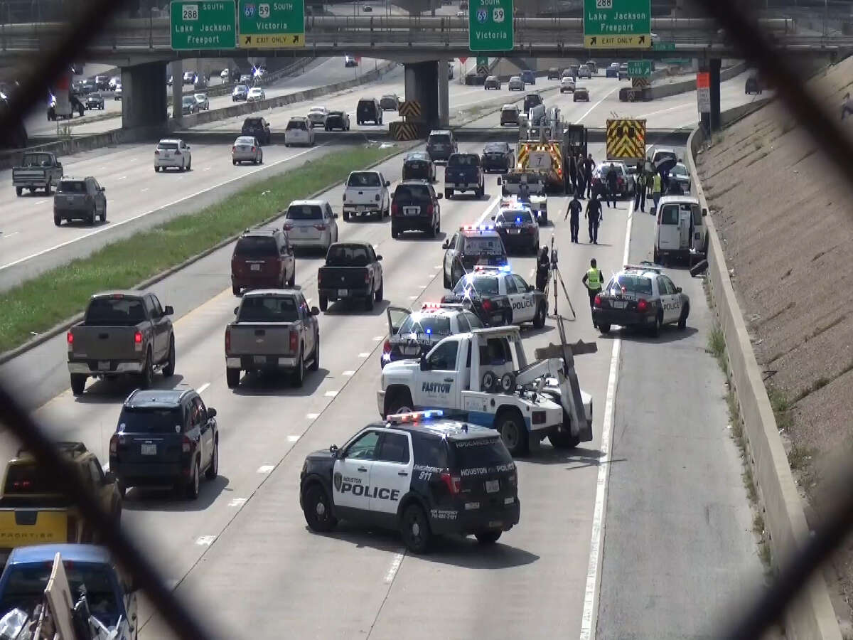 1 dead in crash on Southwest Freeway