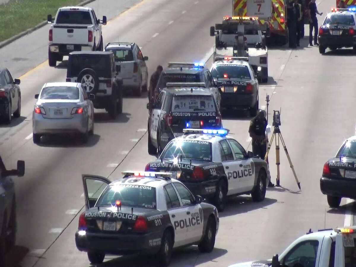 1 dead in crash on Southwest Freeway