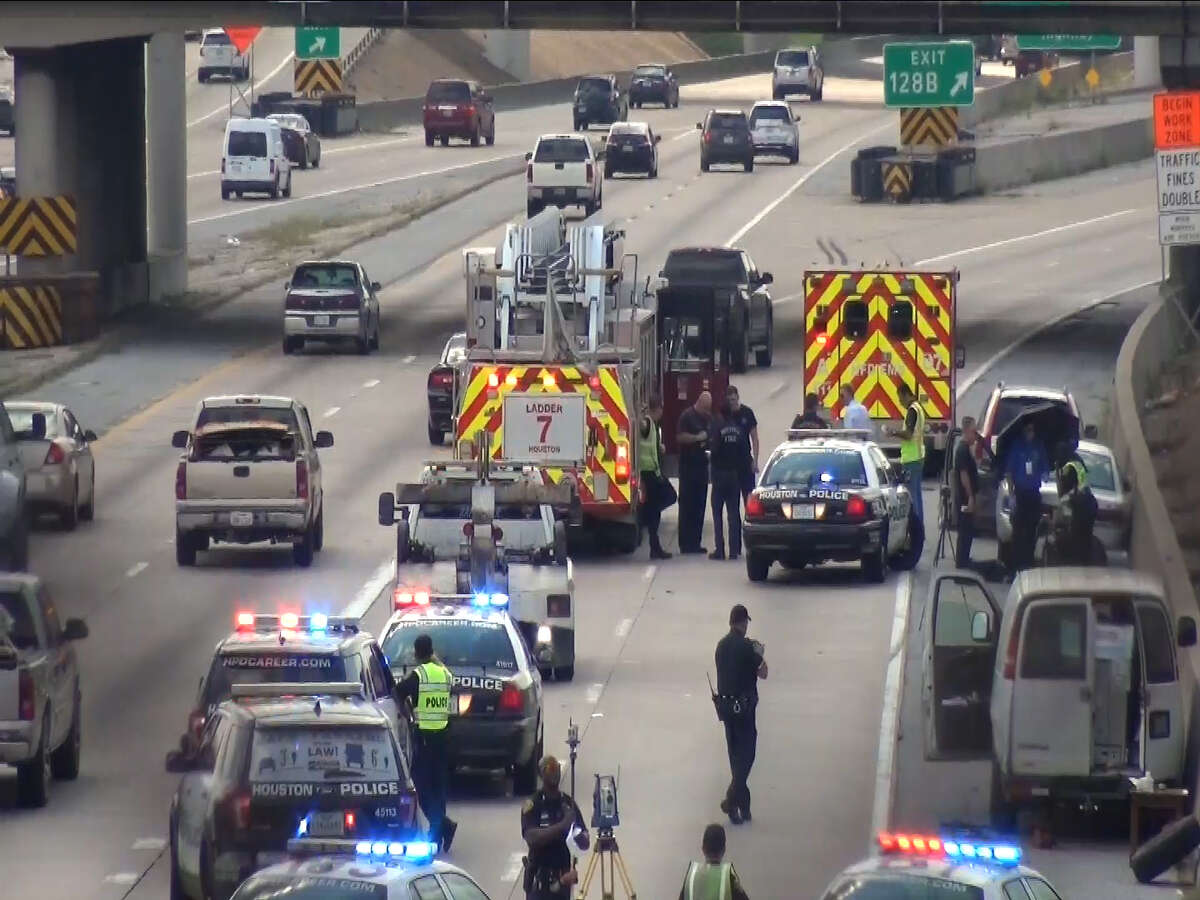 1 dead in crash on Southwest Freeway