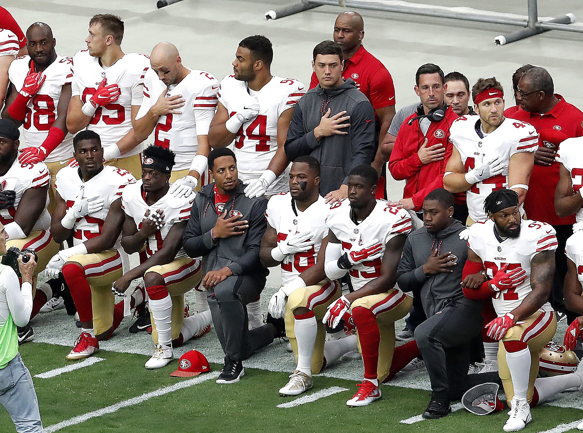 Many young athletes joining Colin Kaepernick's national anthem protest -  CBS News