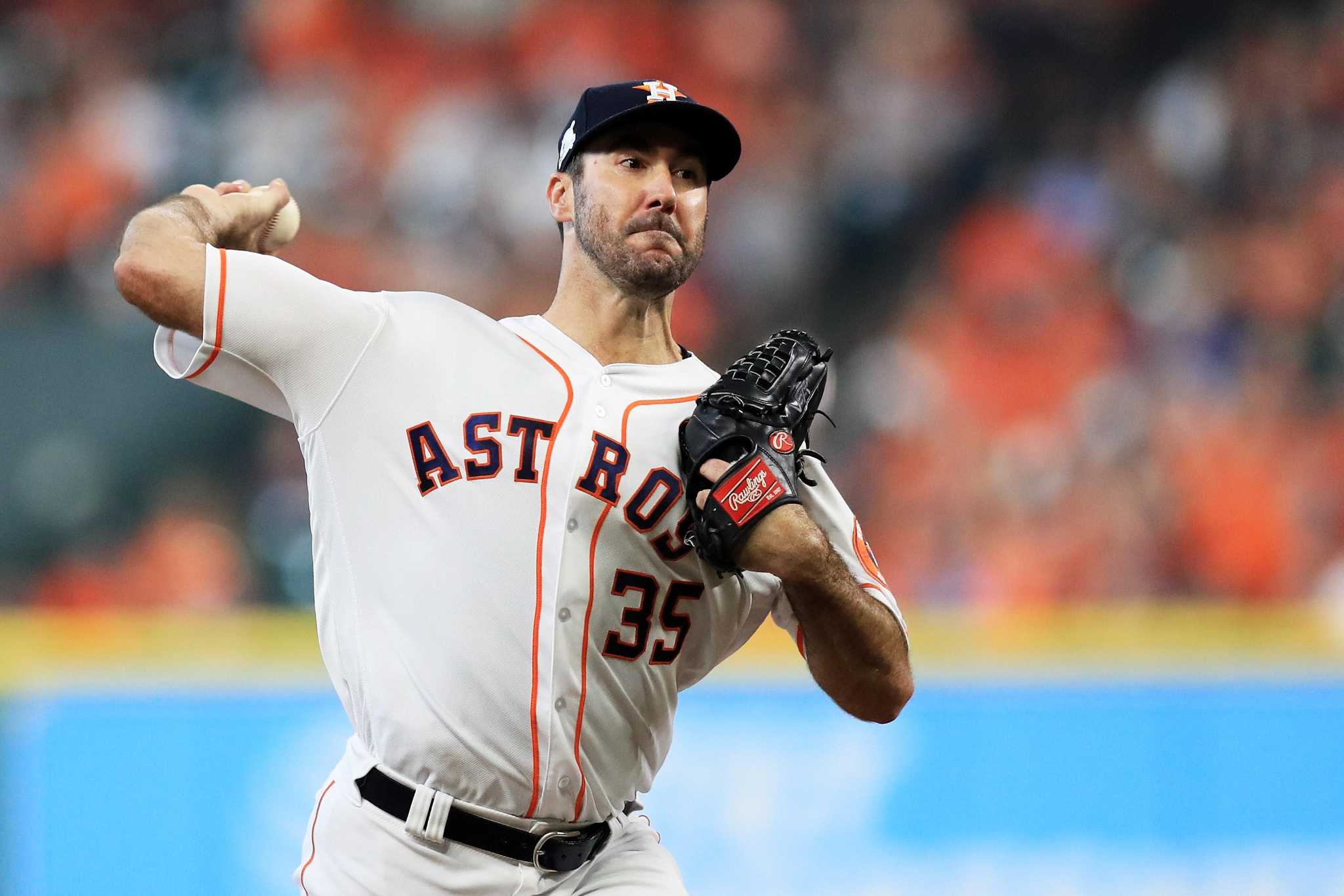 Pitcher Mike Scott of the Houston Astros delivers a pitch against the  News Photo - Getty Images