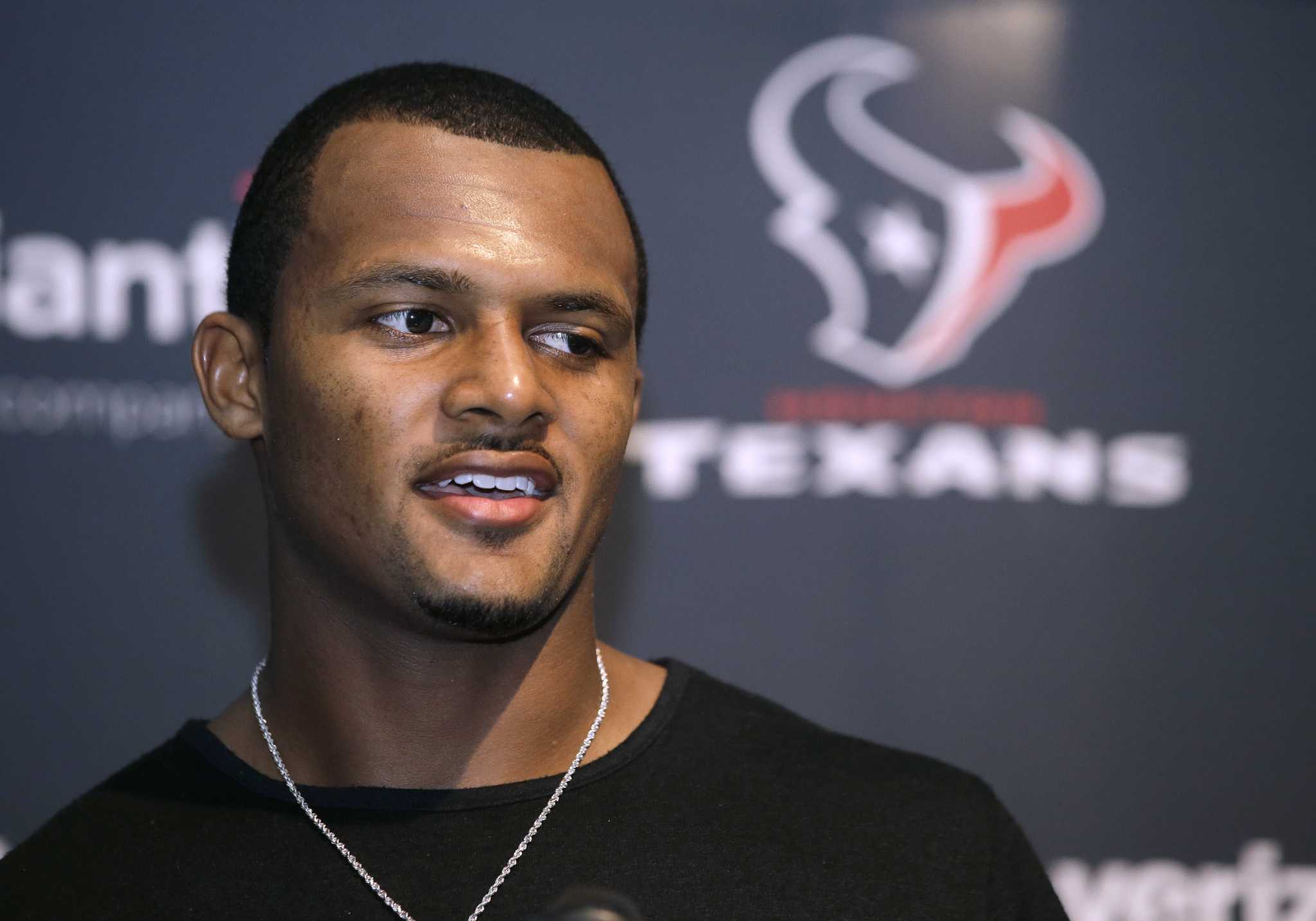 Deshaun Watson rocks Warren Moon jersey at press conference