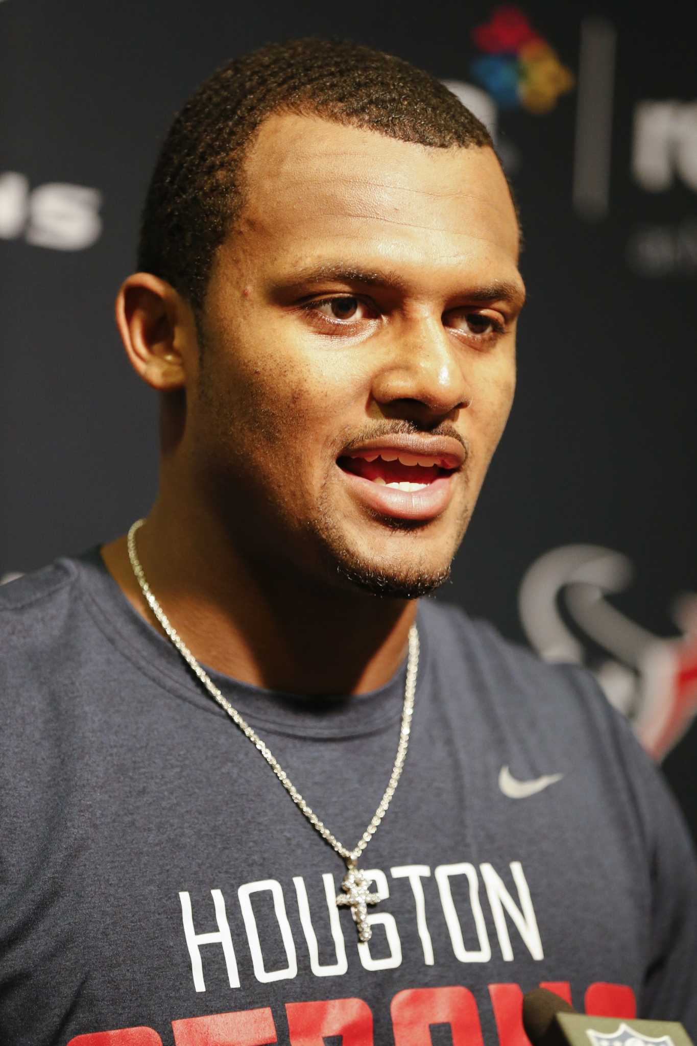 Deshaun Watson rocks Warren Moon jersey at press conference