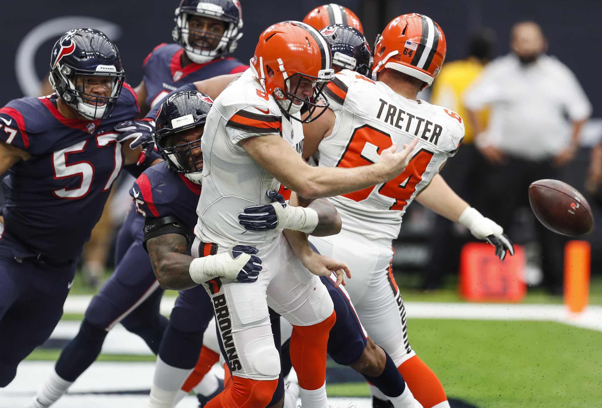 Watson tosses 3 TDs as Texans beat Browns 33-17