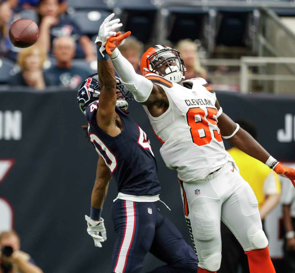 Houston Texans cornerback Marcus Williams (40) breaks up a pass intended for Cleveland Browns tight end David Njoku (85) during the fourth quarter of an NFL football game at NRG Stadium on Sunday, Oct. 15, 2017, in Houston.