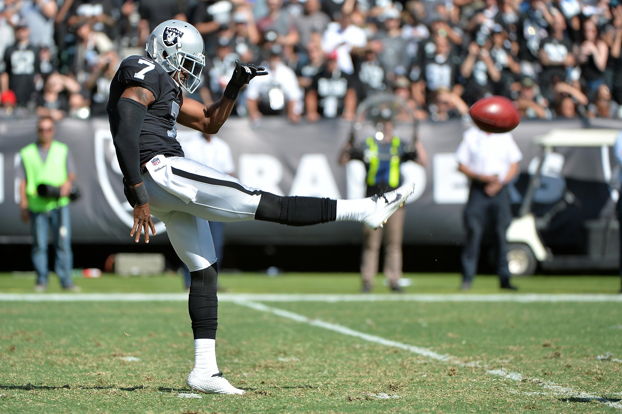 Un gran Raider Marquette King!  Marquette king, Oakland raiders, Raiders