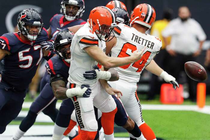 Watson tosses 3 TDs as Texans beat Browns 33-17