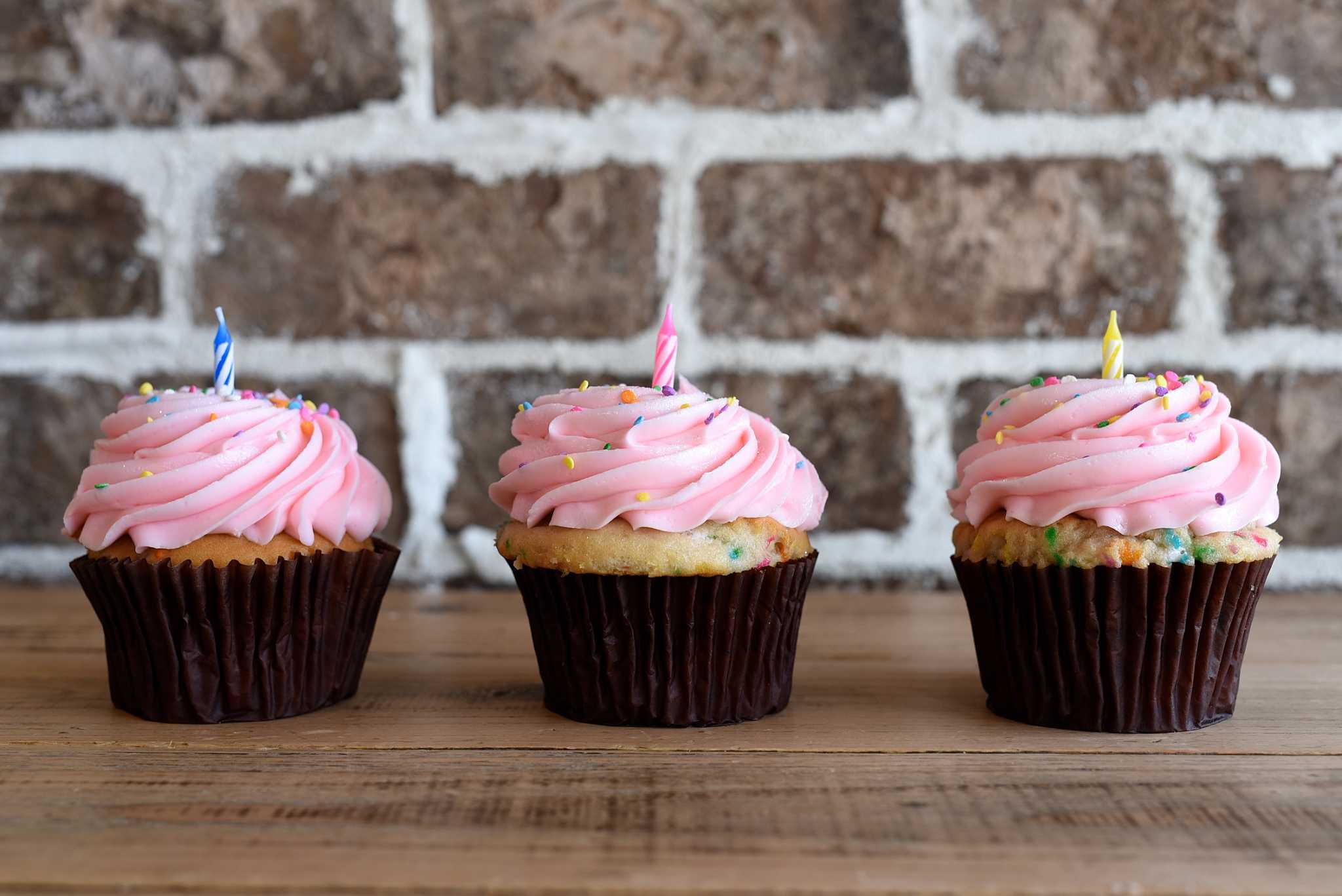 Bakery marks 10th anniversary with free cupcakes.