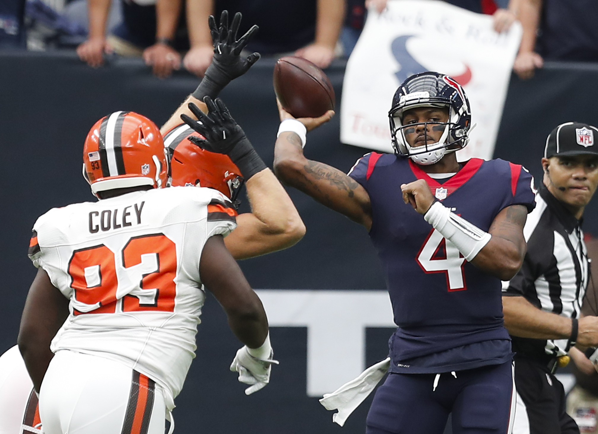 Watson tosses 3 TDs as Texans beat Browns 33-17