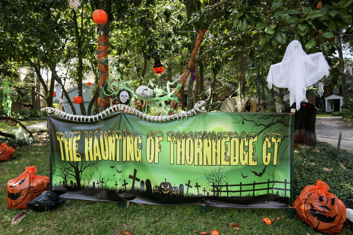 Neighbors get spooky in Woodlands community