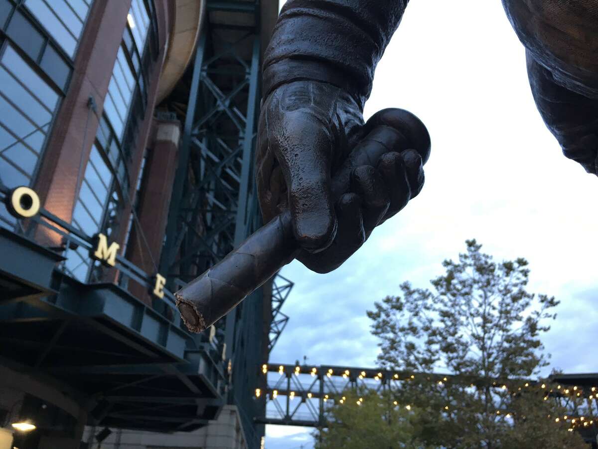 Mariners Unveil Ken Griffey Jr. Statue Outside Safeco Field, by Mariners  PR