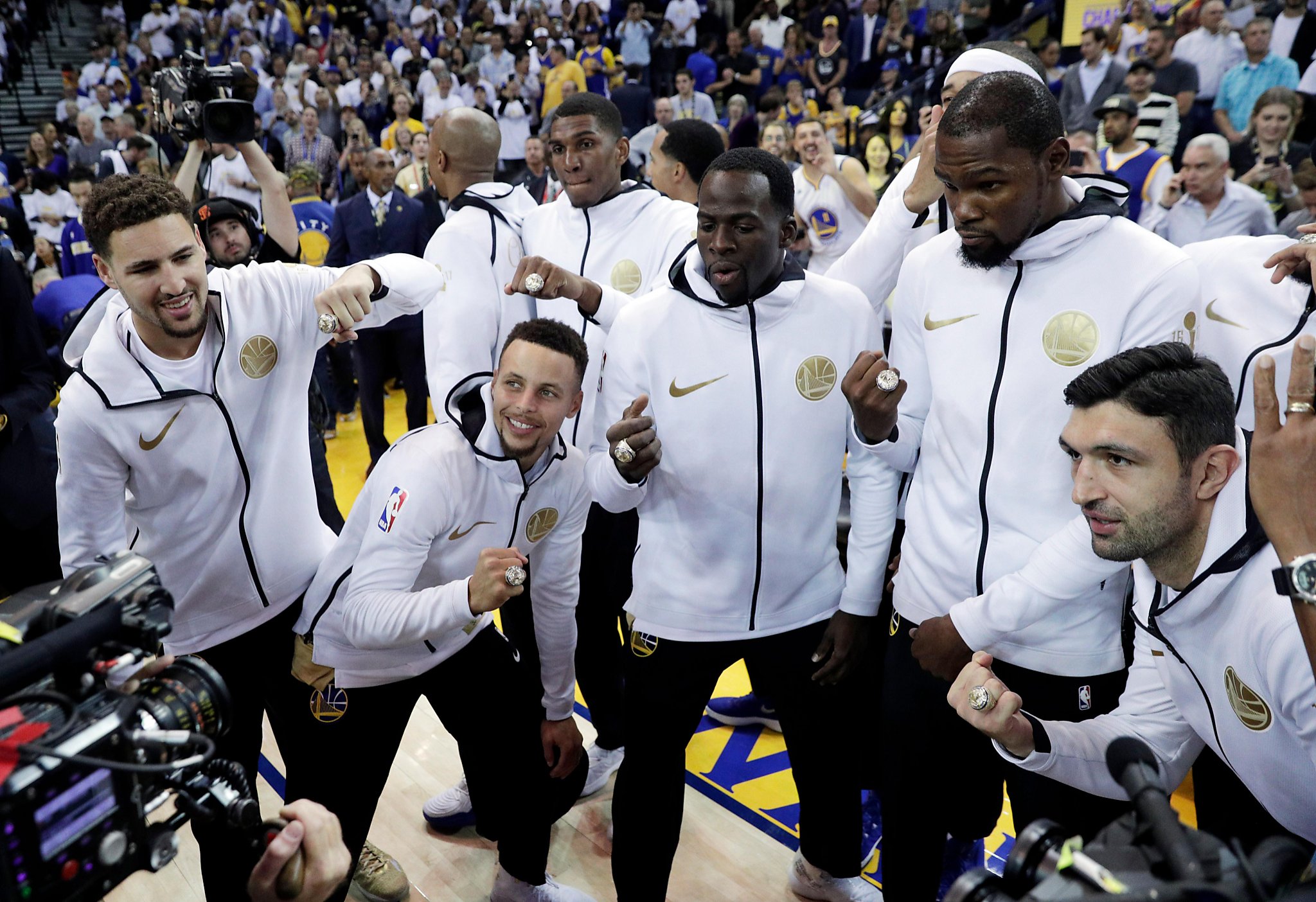 Warriors have monster ring ceremony to celebrate 2018 championship - Golden  State Of Mind