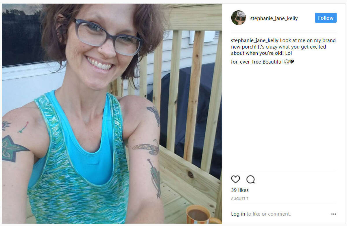 Woman covers her double mastectomy scars with beautiful Wonder Woman tattoo(01)