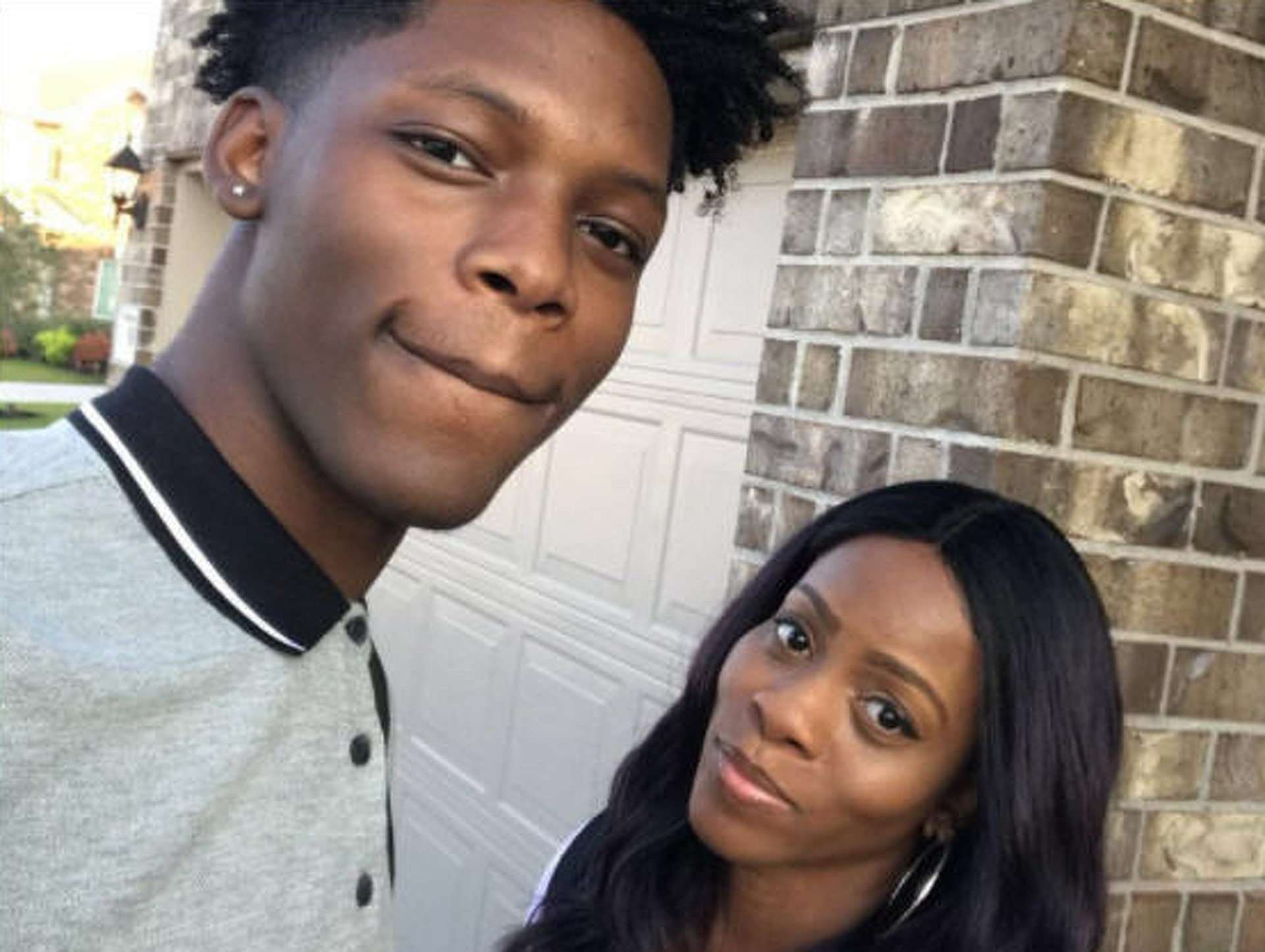 Photo of Houston mom looking younger than her 18-year-old son goes viral,  people demand answers