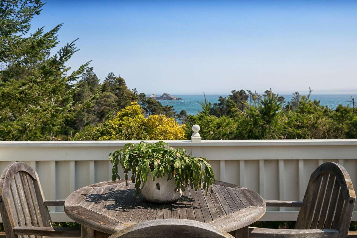 Farmhouse with ocean views in Gualala